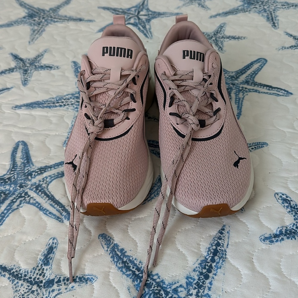 NWOT Puma Sneakers - Picture 4 of 4